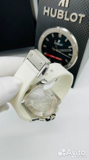 Часы красивые женские белые