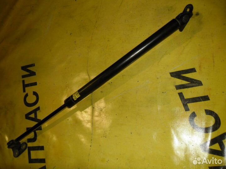 Аммортизатор крышки багажника правый Toyota Hilux