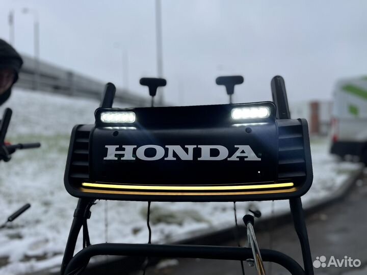 Снегоуборщик Honda HSS613L 13HP