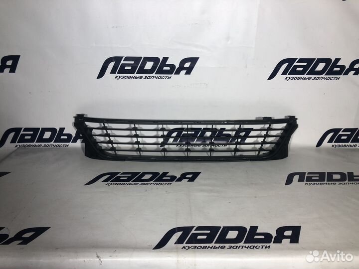 Решетка бампера Renault Logan 2 / Sandero 2 (18) н