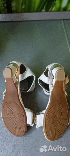 Босоножки для девочки 30 размер новые