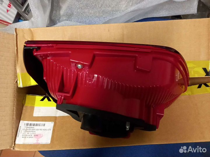 Фонарь задний внутренний правый Touran 2010-2016