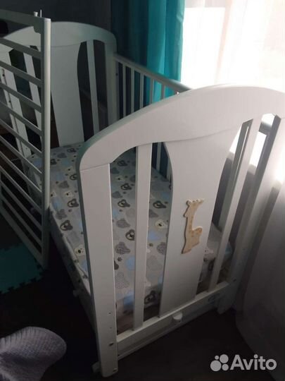 Детская кроватка с поперечным маятником