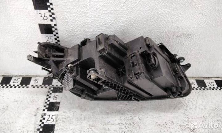 Фара левая Volkswagen Tiguan