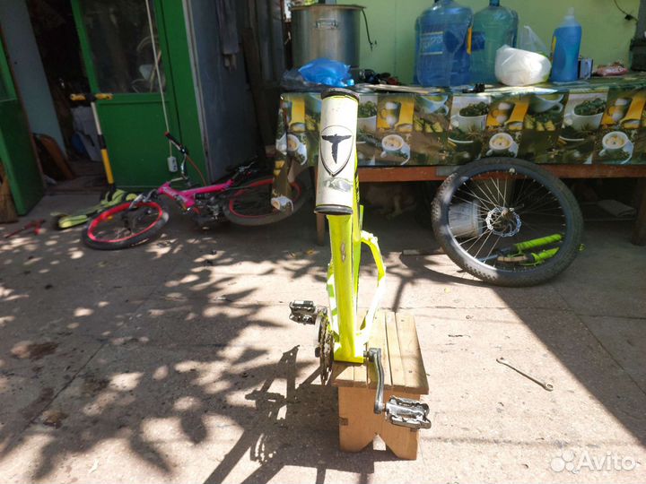 Рама от велосипеда totem 26-121 с педалями