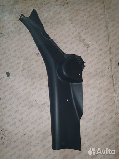 Обшивка задней стойки Mazda 3 BK Мазда