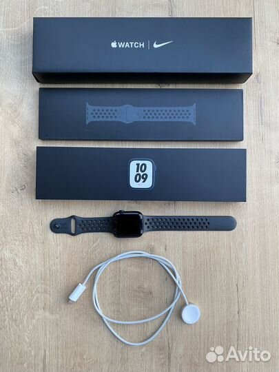 Apple Watch 7 Nike 45 mm (акб 99%)