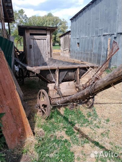 Конная телега на деревянных колесах