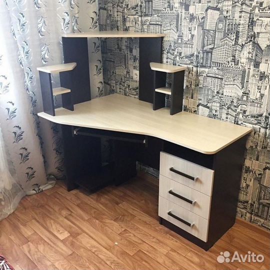 Стол компьютерный