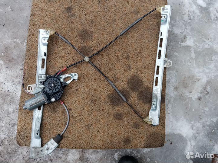 Стеклоподъемник передний на Пежо 206
