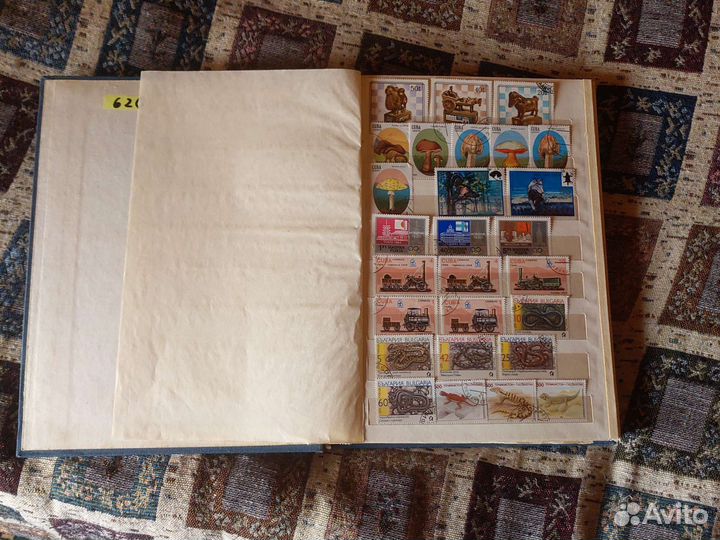 Альбом с марками, 620 штук