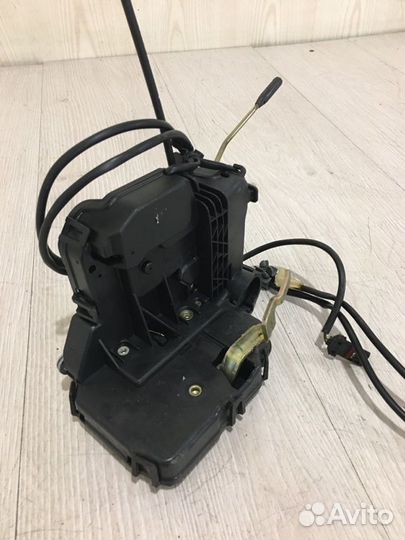 Замок двери передний левый Mercedes Benz E280 W211