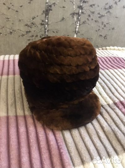 Женские меховые шапки