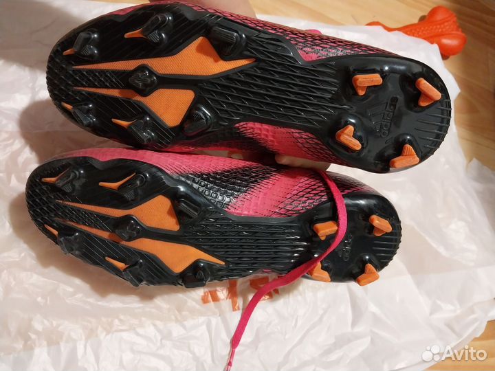 Футбольные бутсы adidas