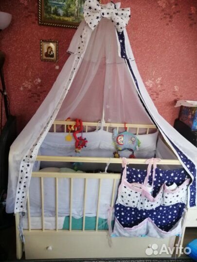 Детская кроватка с поперечным маятником