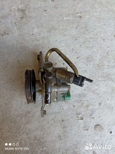 Насос гидроуселителя