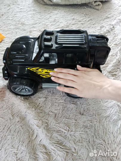 Внедорожник игрушка