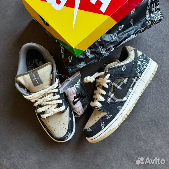 9 US Nike SB x Travis Scott Dunk Low PRM