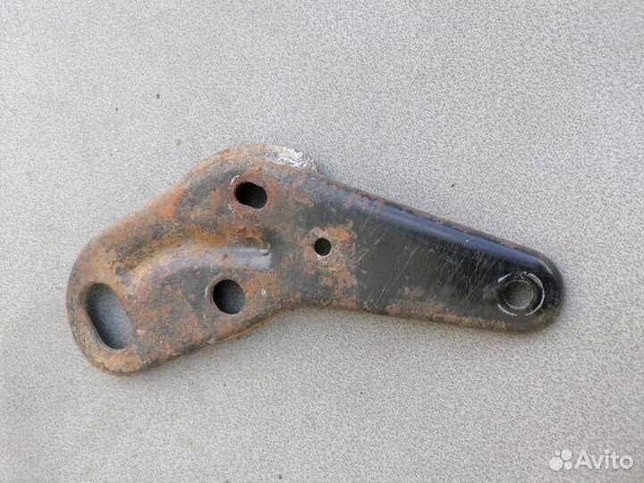 Буксировочный кронштейн для Nissan Almera N15