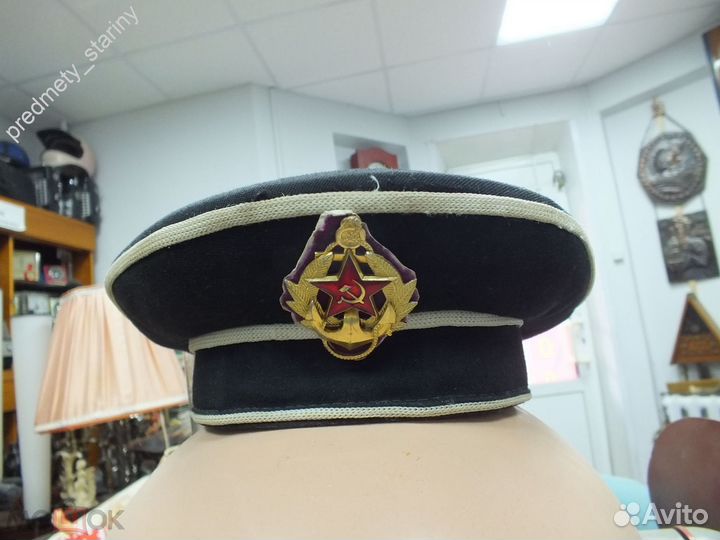 Военные фуражки, бескозырки, береты, пилотки