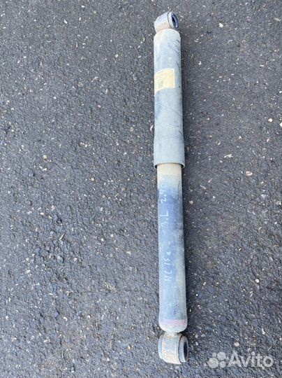 Задний левый амортизатор Toyota Hilux 8 2GD-FTV