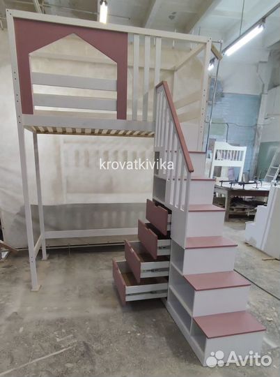 Эко кровать чердак из массива с лестницей комодом
