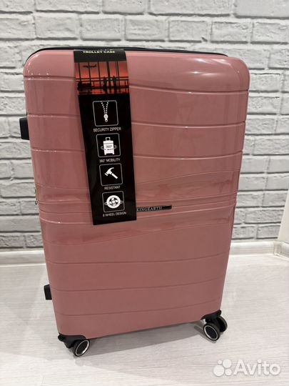 Чемодан из полипропилена L новый