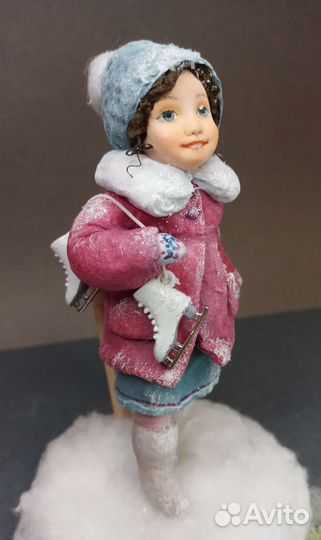 Ватная ёлочная игрушка Девочка с коньками