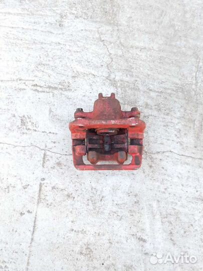 Суппорт тормозной задний левый Honda Accord 8 2.4