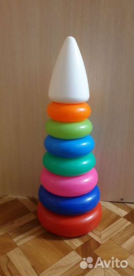 Игрушки:Пирамидка+пистолет водяной+ песочный набор
