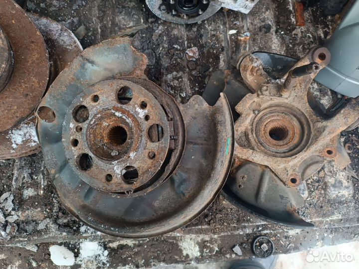 Кулак ступица задний mercedes w202