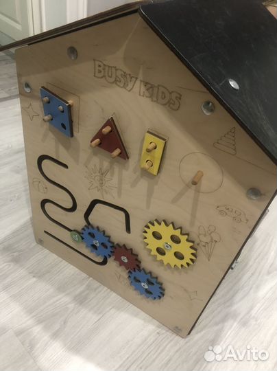 Бизиборд домик