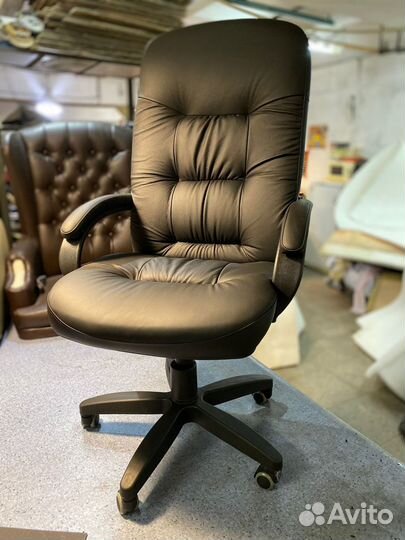 Офисное кресло