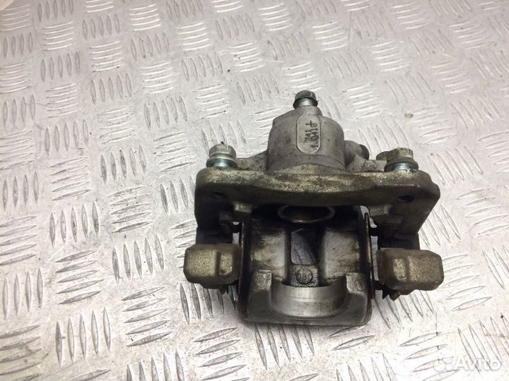 Суппорт тормозной задний левый Toyota Camry V50