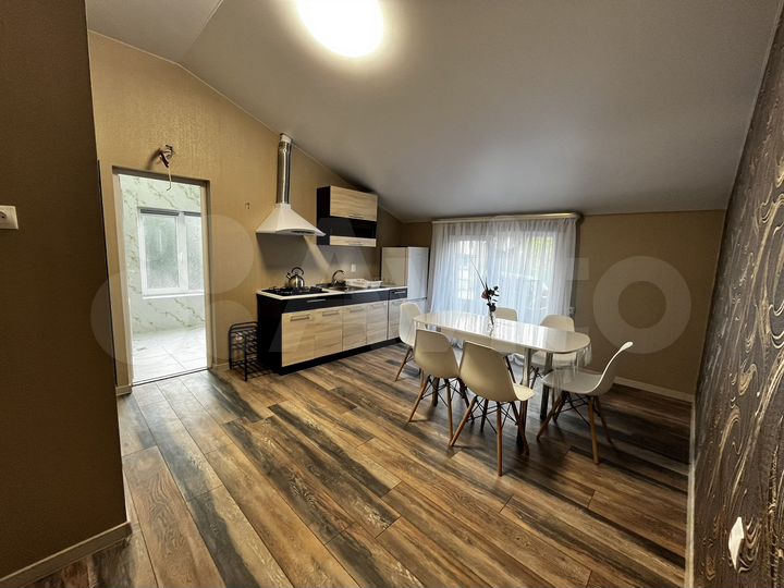 2-к. квартира, 60 м², 2/2 эт.