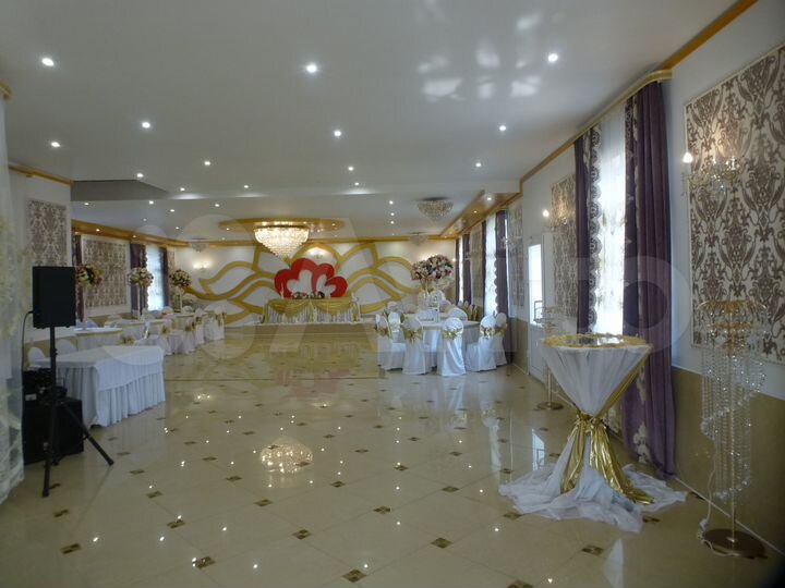 Коттедж 910 м² на участке 16 сот.