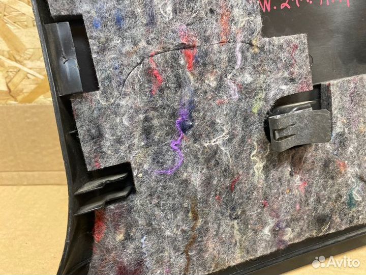 Накладка в салоне передняя правая Mercedes-Benz