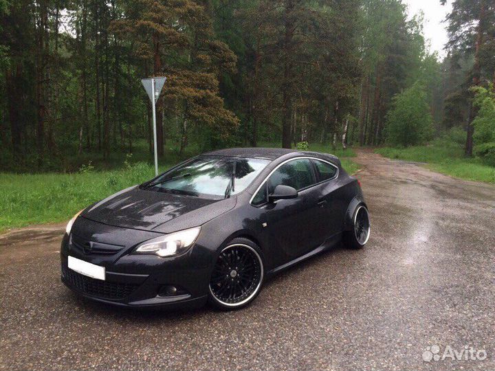 Тюнинг капот на Опель Астра GTC/OPC J