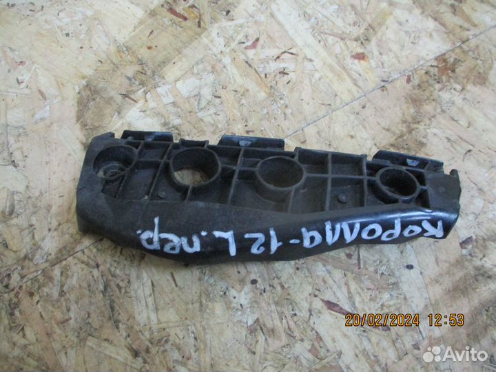 Кронштейн переднего бампера Тойота Королла 150