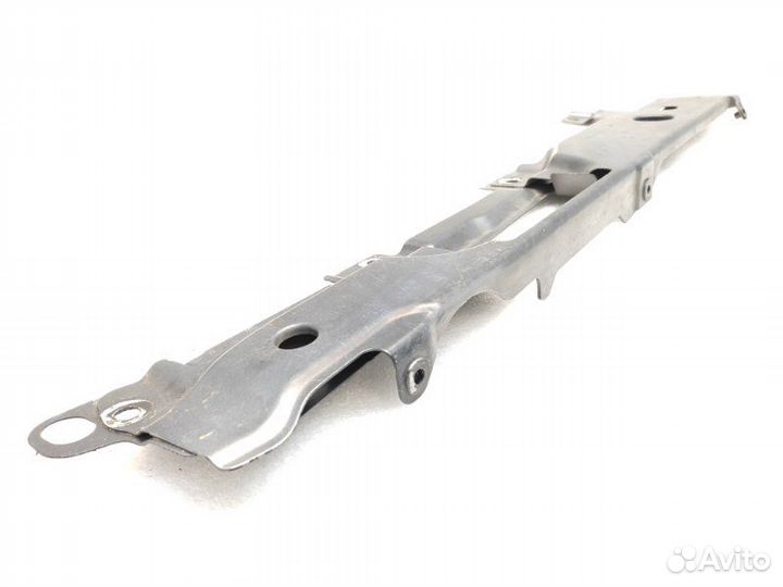 Кронштейн крыла передний правый Land Rover