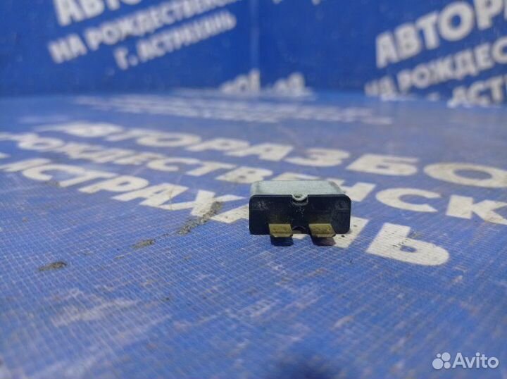 Предохранитель Audi A6C5 седан 2001