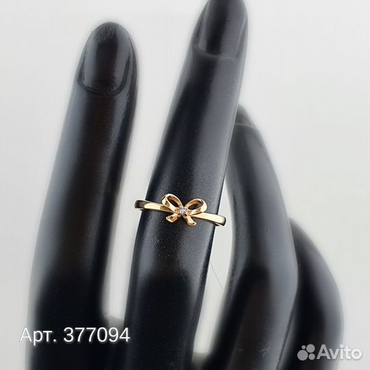 Кольцо из красного золота с бриллиантом