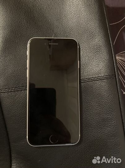 Телефон iPhone se 2020