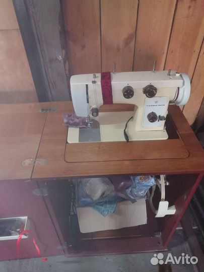 Швейная машина Чайка 142