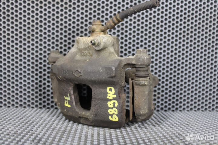 Суппорт тормозной передний левый Nissan Cefiro E-A