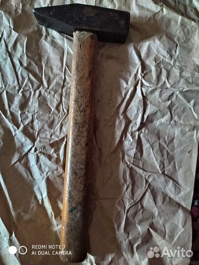 Долото старое, молоток чугун, дерево тчжелый