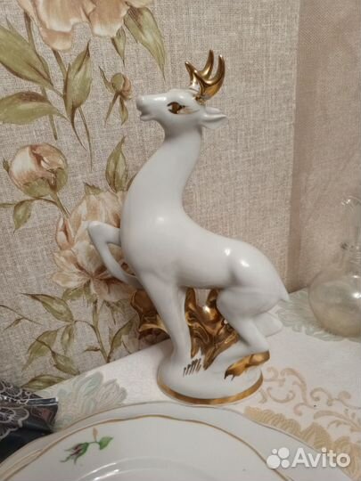 Фарфоровая статуэтка Олень