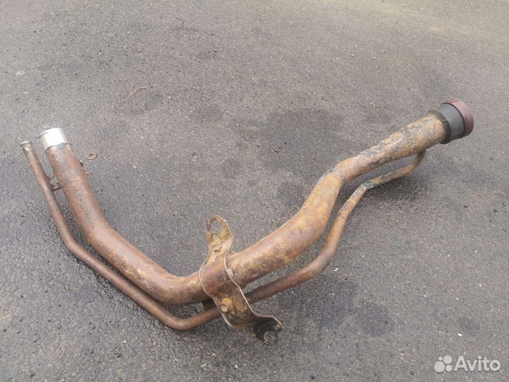 Заливная горловина топливного бака