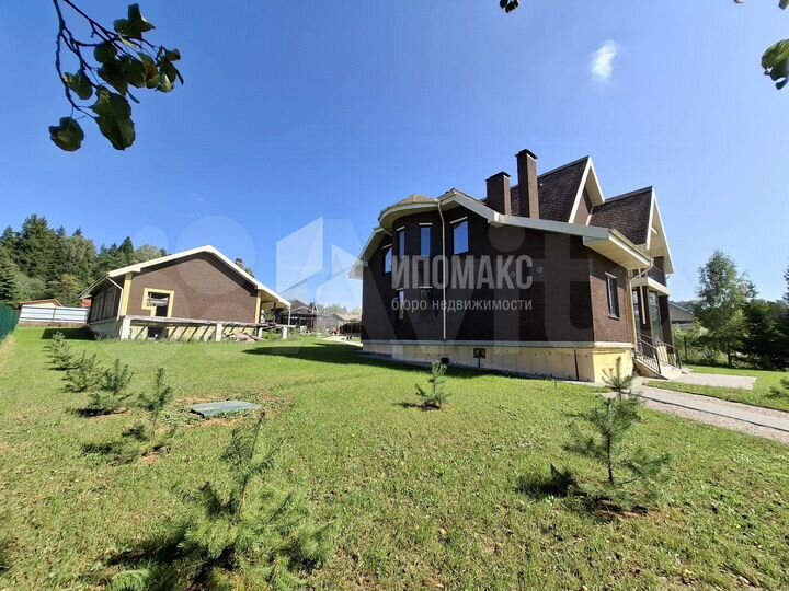 Коттедж 290 м² на участке 21 сот.