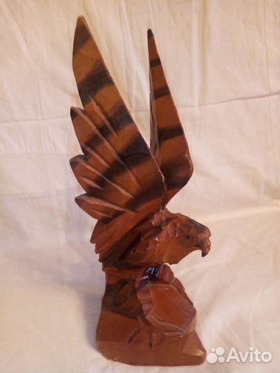 Статуэтка орла. Резьба по дереву